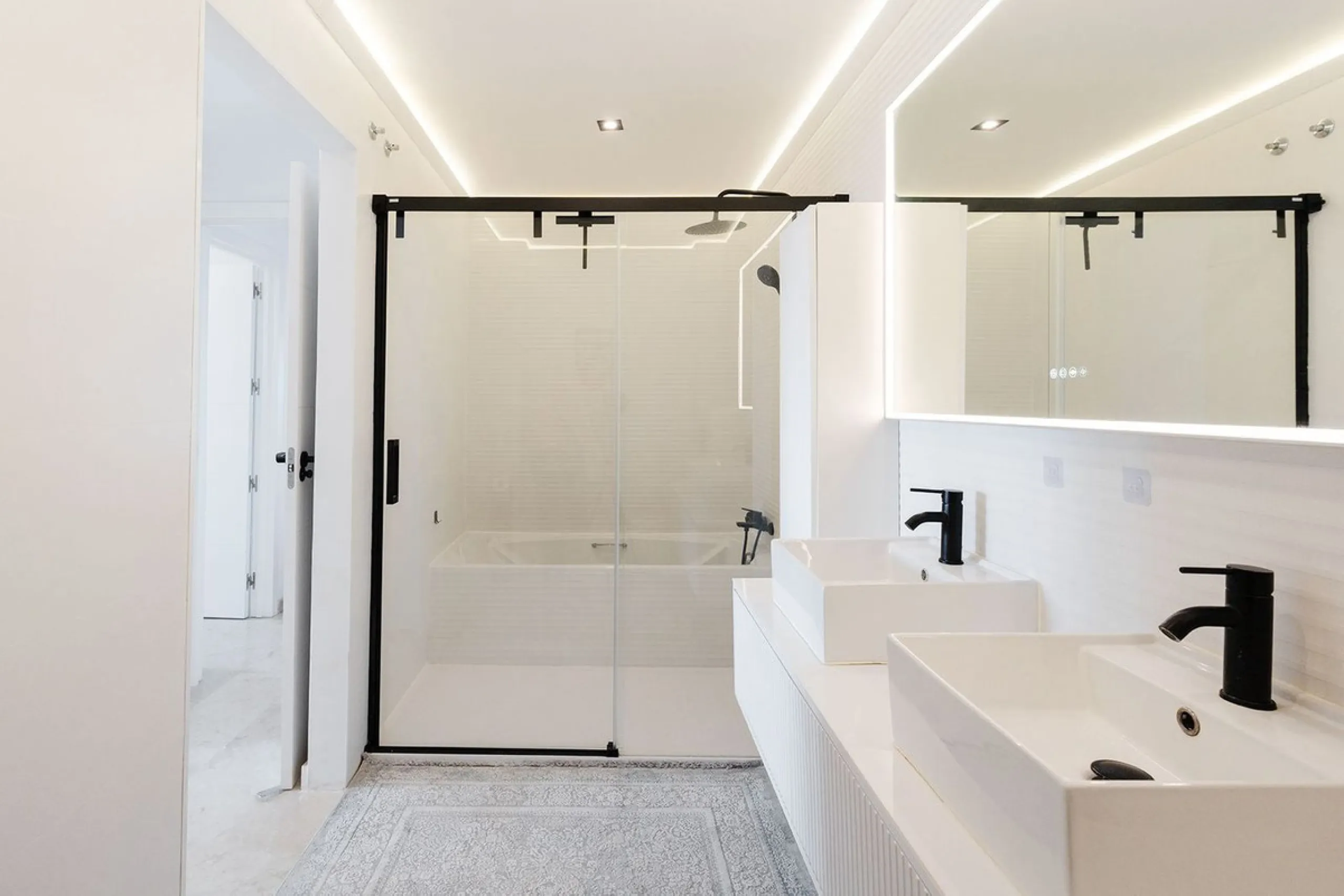Appartment | Fully Renovated in 2025 | 3 Bedrooms • 3 Bathrooms • 150 m² Interior • 125 m² Exterior • Sunset Views