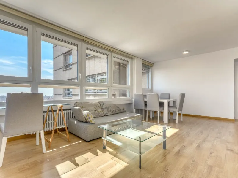 Elegante piso con vistas panorámicas al mar y a la ciudad en el corazón de Barcelona