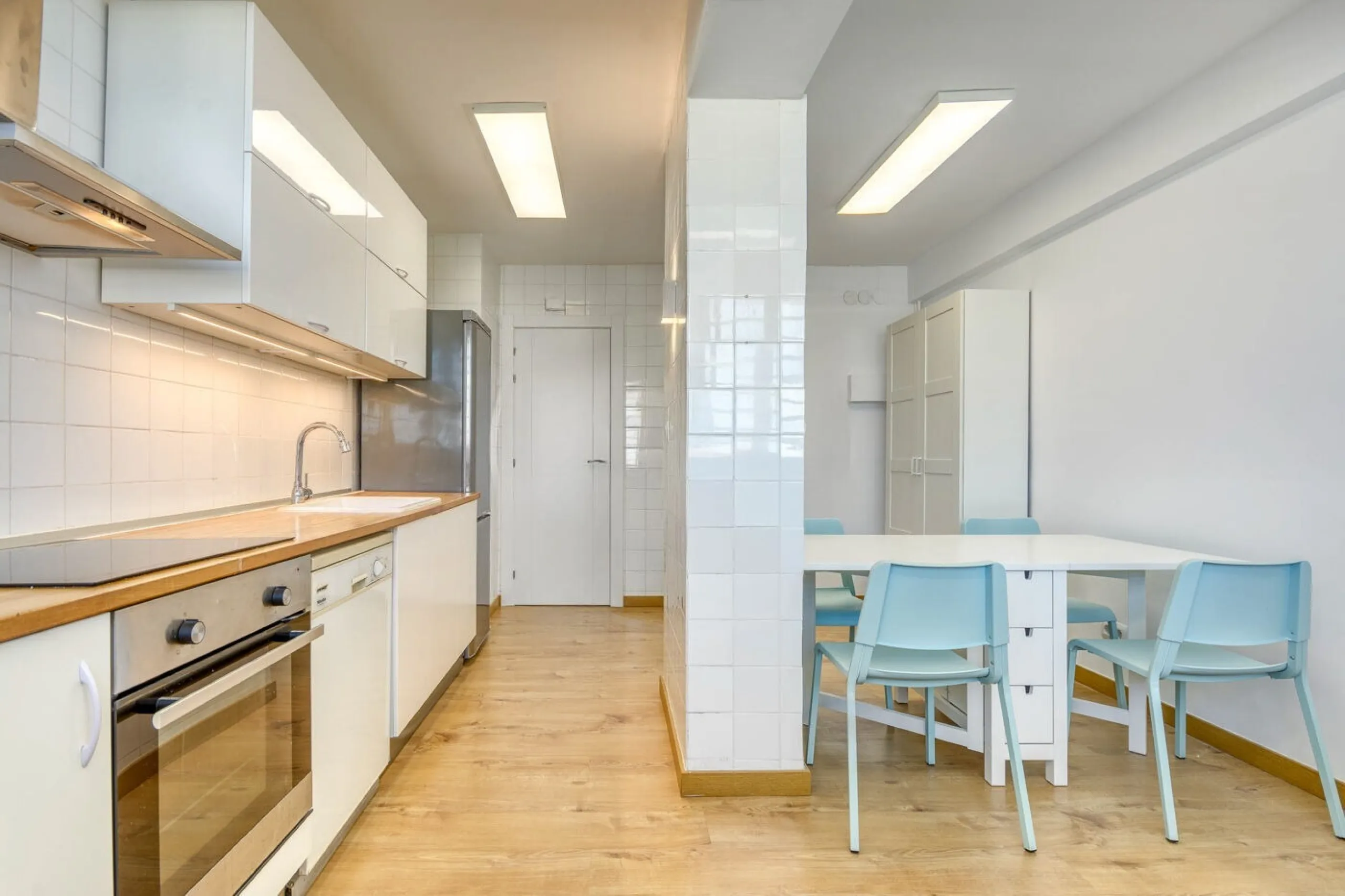 Elegante piso con vistas panorámicas al mar y a la ciudad en el corazón de Barcelona