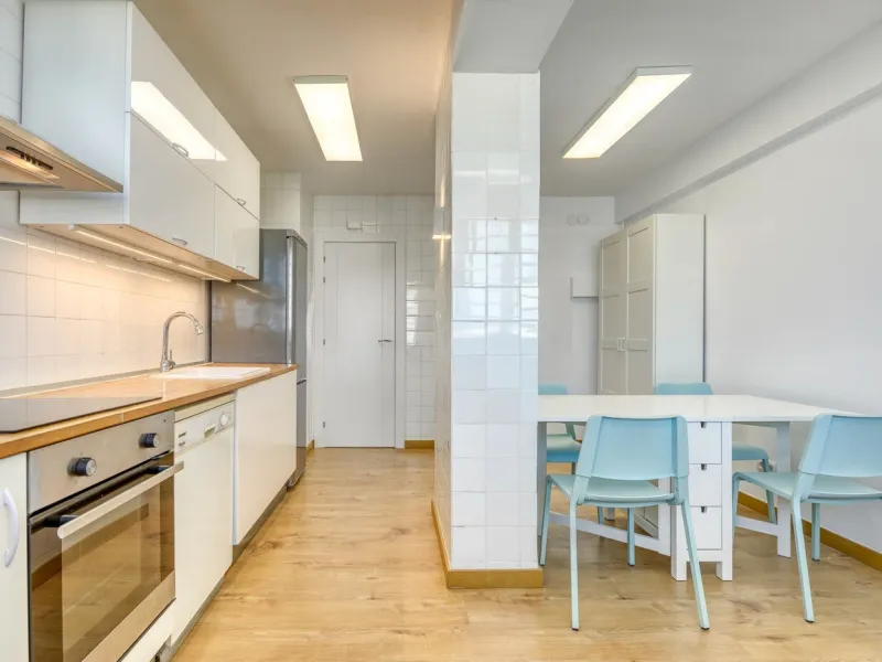 Elegante piso con vistas panorámicas al mar y a la ciudad en el corazón de Barcelona