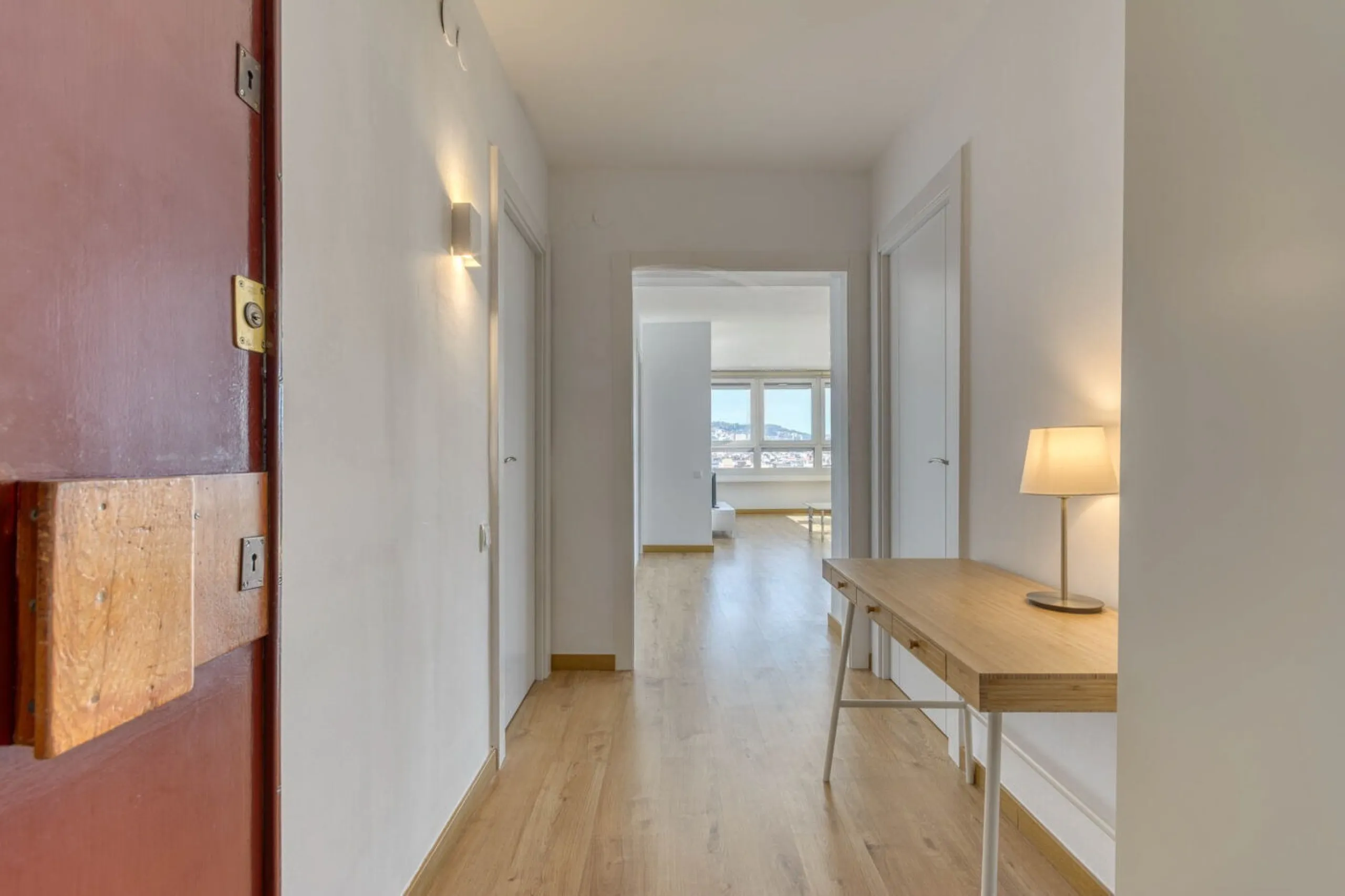Elegante piso con vistas panorámicas al mar y a la ciudad en el corazón de Barcelona