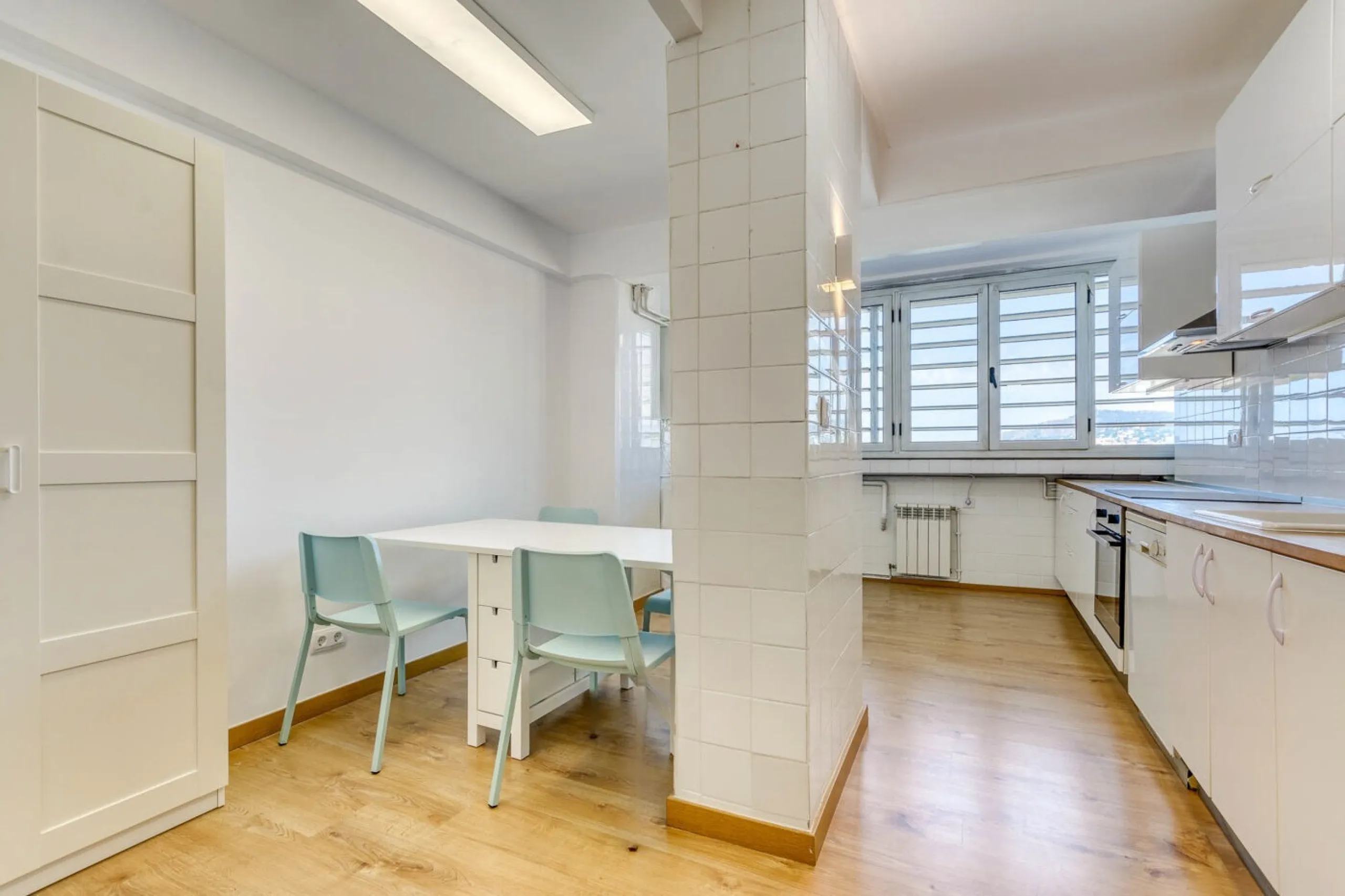 Elegante piso con vistas panorámicas al mar y a la ciudad en el corazón de Barcelona