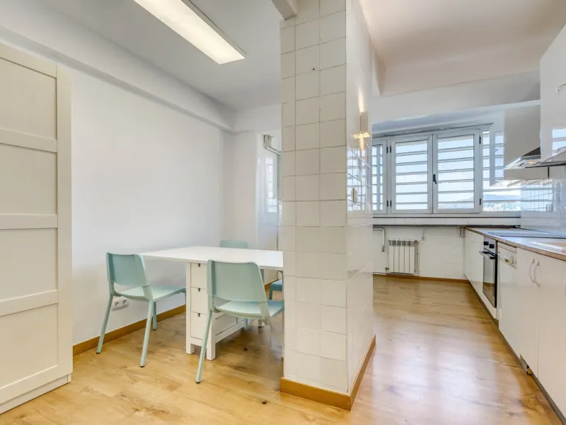 Elegante piso con vistas panorámicas al mar y a la ciudad en el corazón de Barcelona