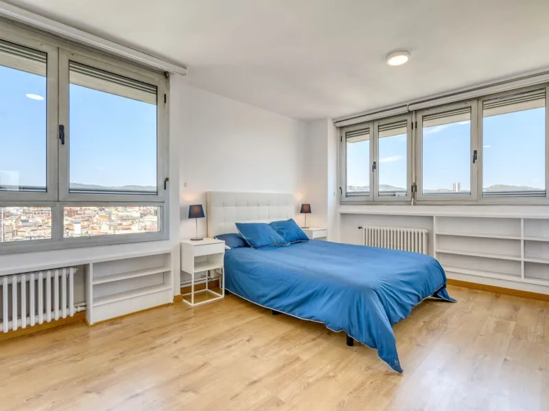 Elegante piso con vistas panorámicas al mar y a la ciudad en el corazón de Barcelona