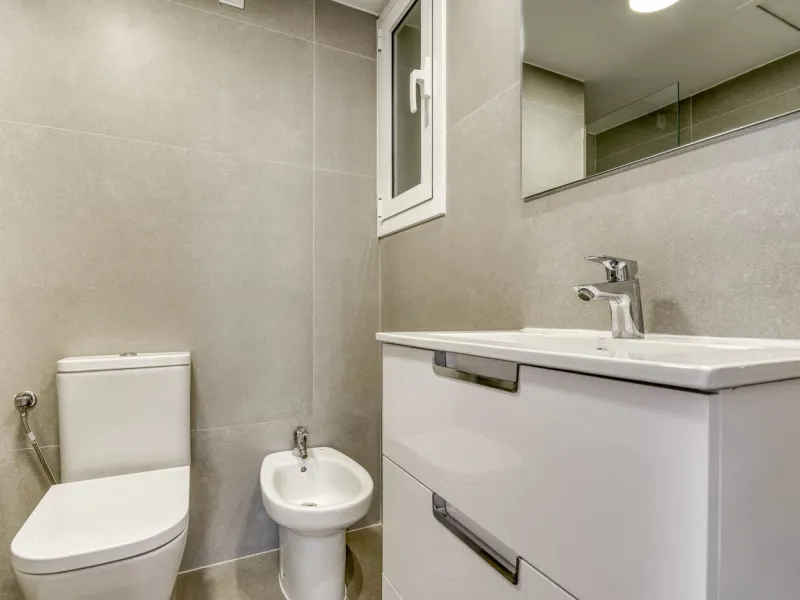 Elegante piso con vistas panorámicas al mar y a la ciudad en el corazón de Barcelona