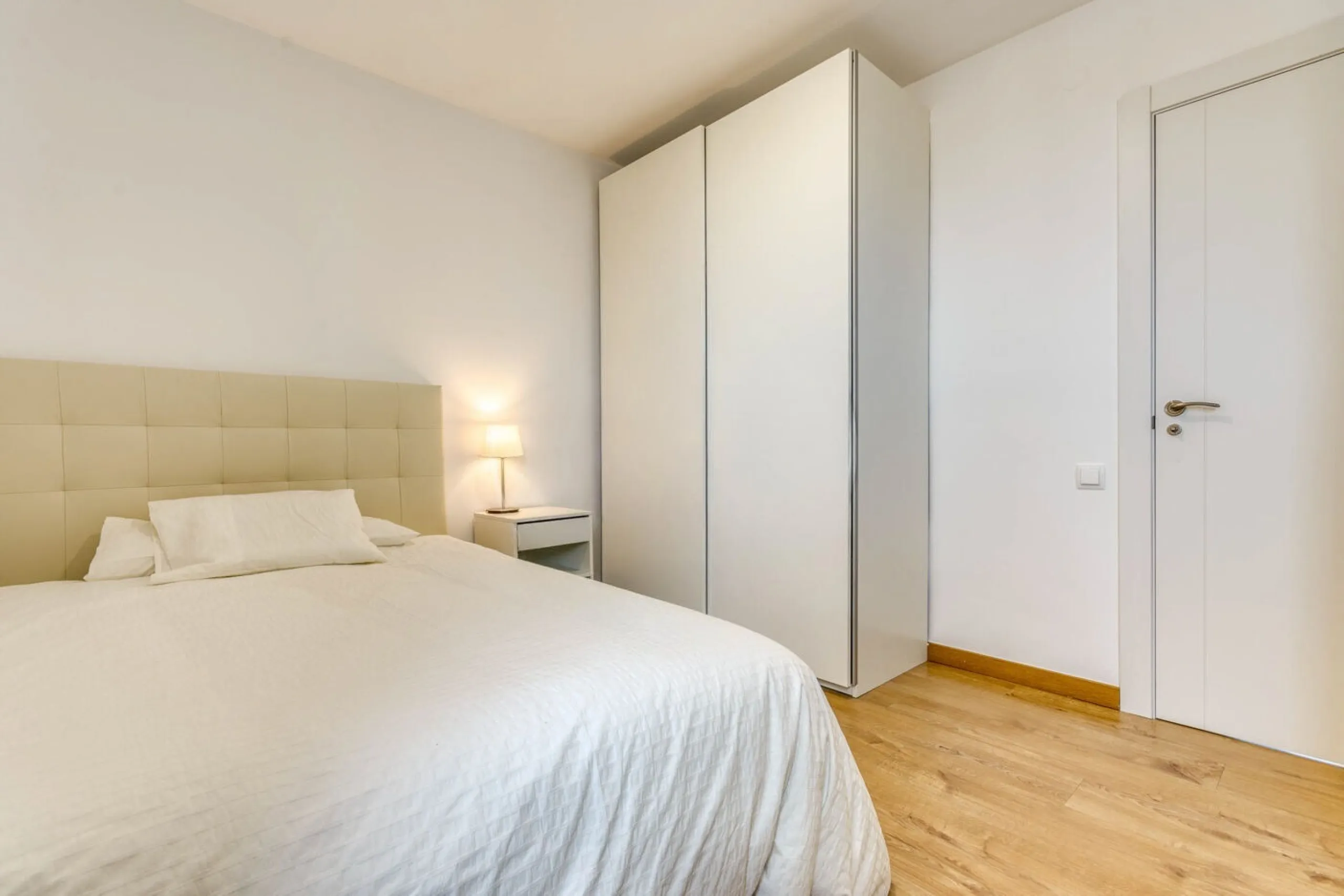 Elegante piso con vistas panorámicas al mar y a la ciudad en el corazón de Barcelona