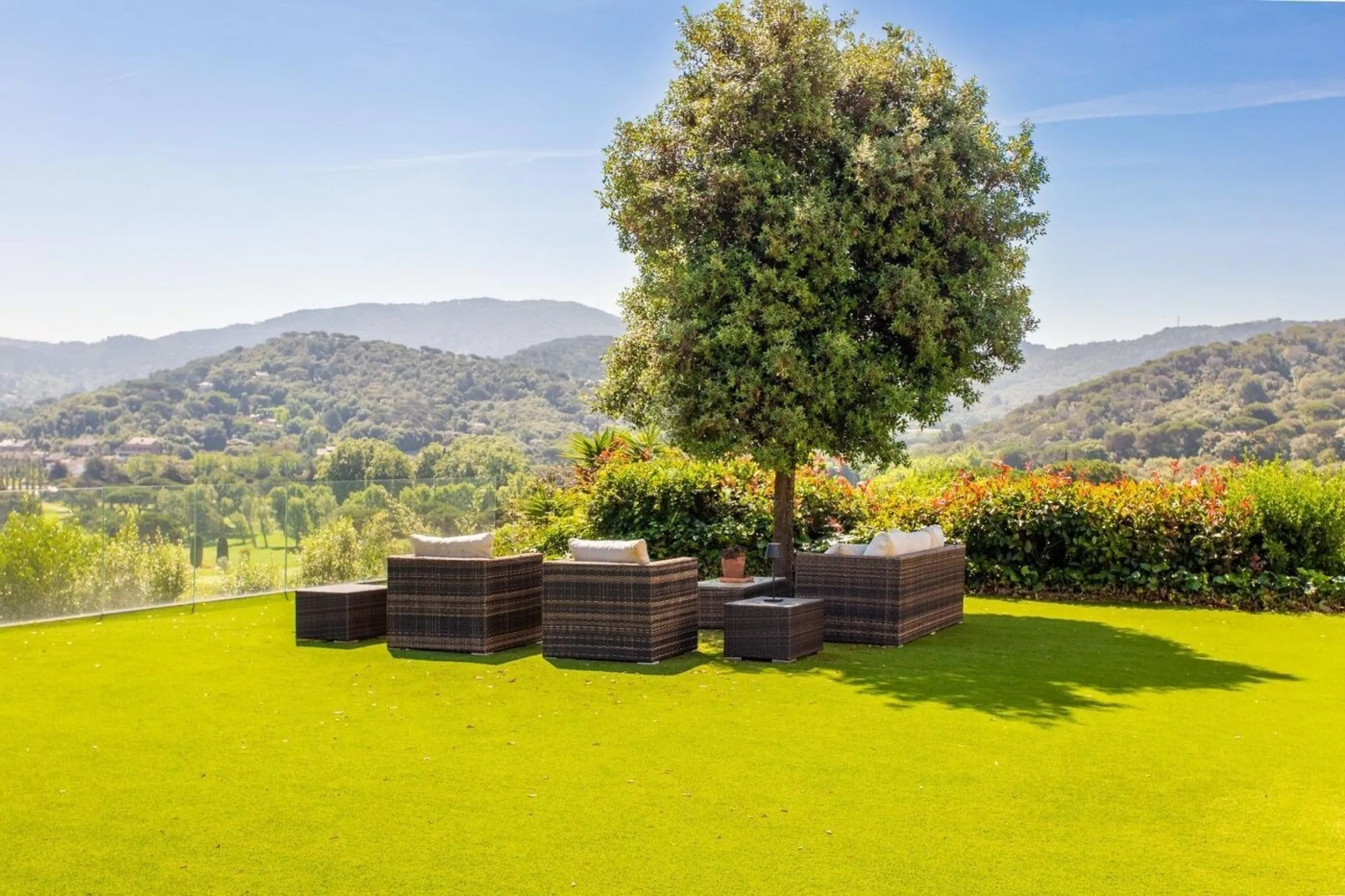 Villa moderna de una sola planta junto al club de golf en Vallromanes, Barcelona