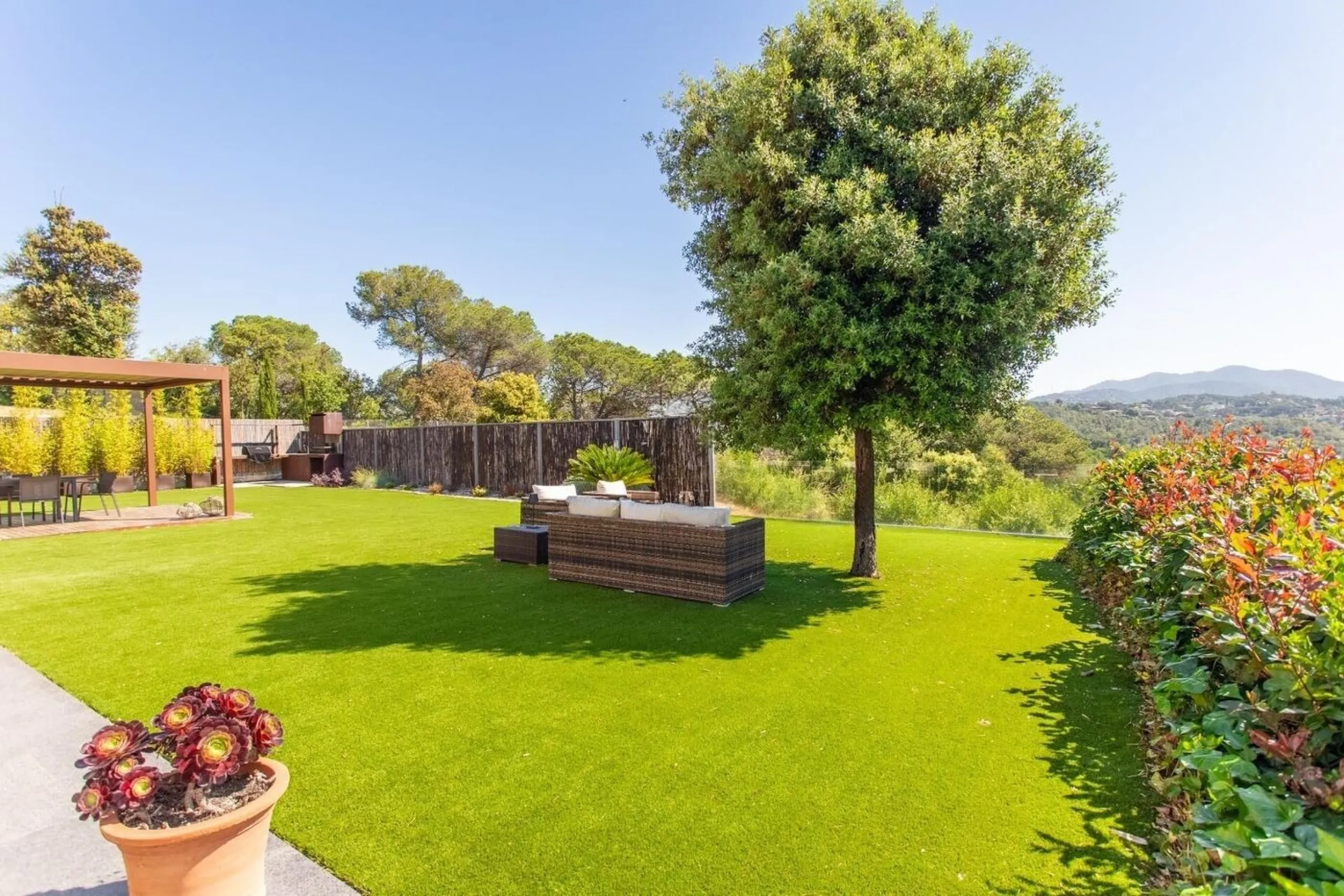 Villa moderna de una sola planta junto al club de golf en Vallromanes, Barcelona