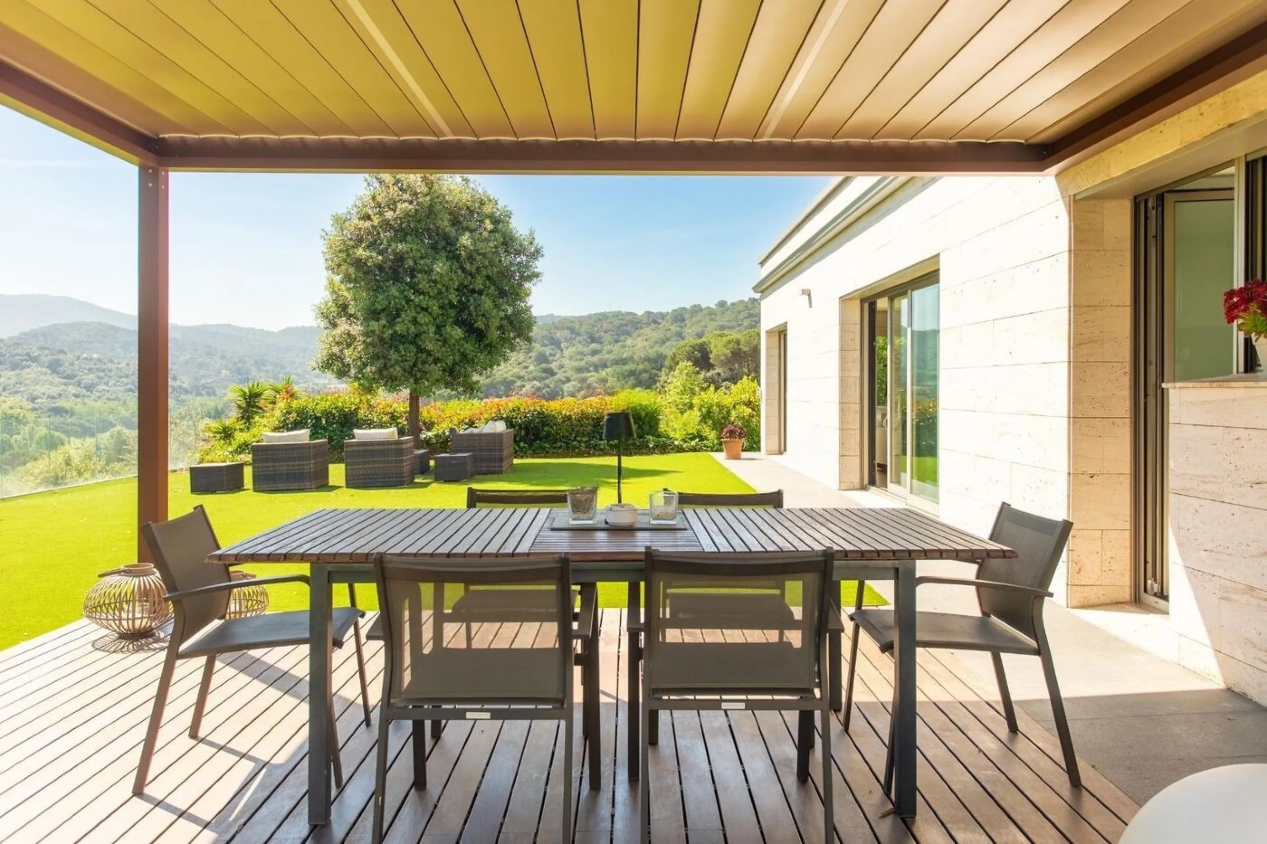 Villa moderna de una sola planta junto al club de golf en Vallromanes, Barcelona