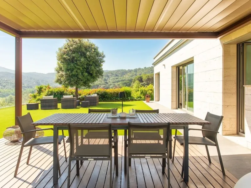 Villa moderna de una sola planta junto al club de golf en Vallromanes, Barcelona