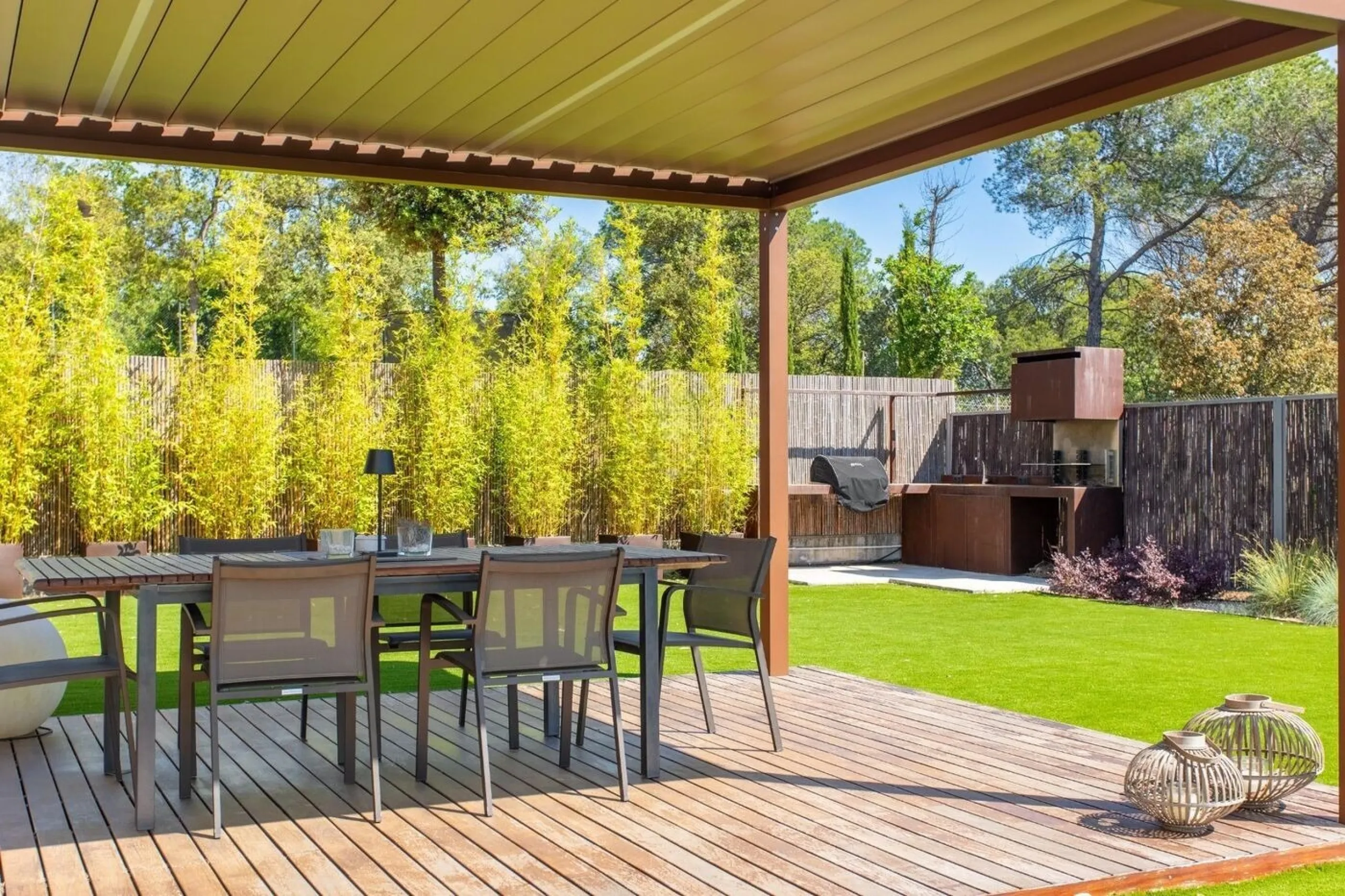 Villa moderna de una sola planta junto al club de golf en Vallromanes, Barcelona
