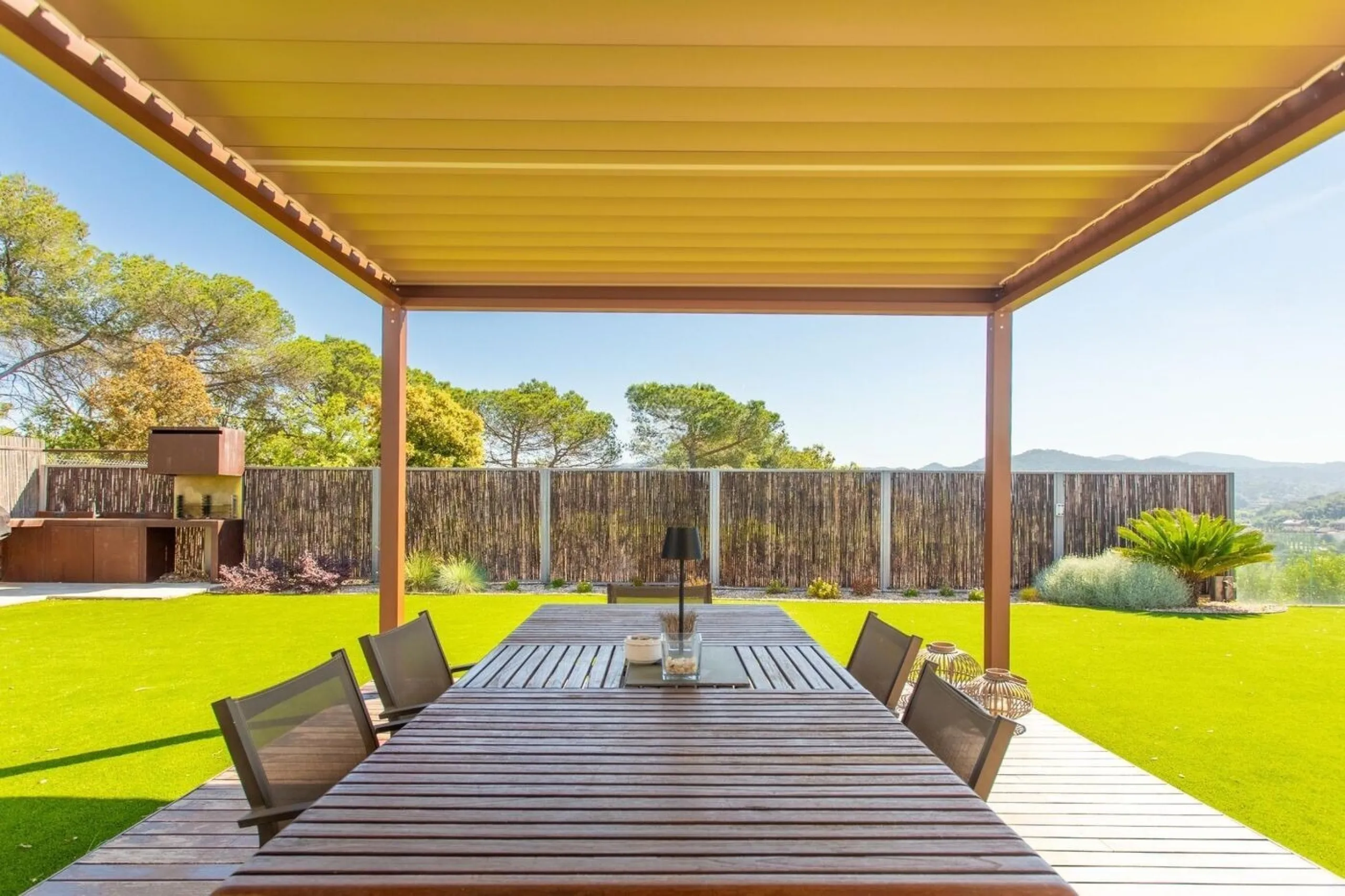 Villa moderna de una sola planta junto al club de golf en Vallromanes, Barcelona