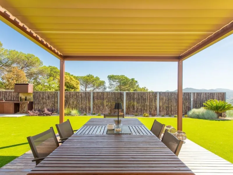 Villa moderna de una sola planta junto al club de golf en Vallromanes, Barcelona