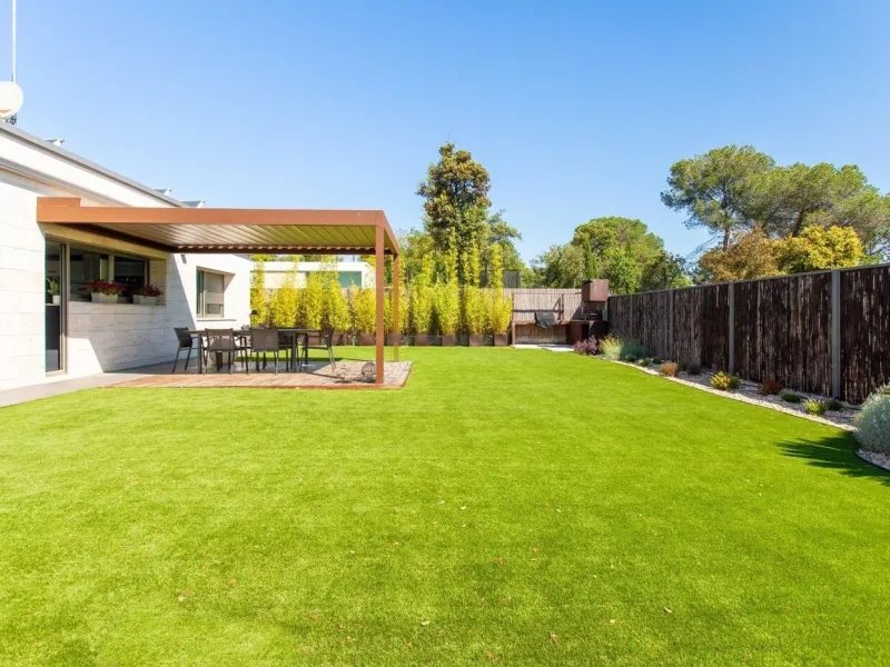 Villa moderna de una sola planta junto al club de golf en Vallromanes, Barcelona