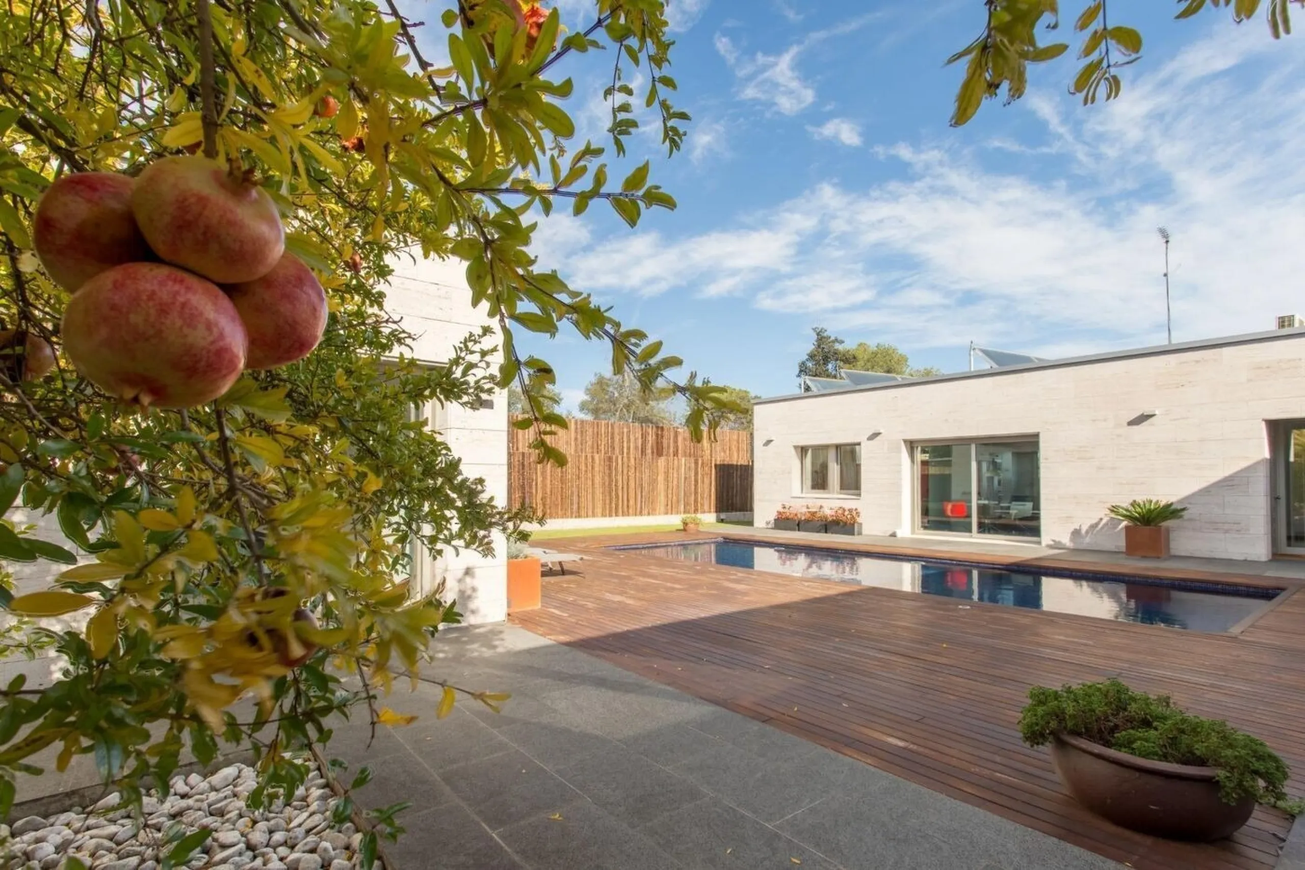 Villa moderna de una sola planta junto al club de golf en Vallromanes, Barcelona