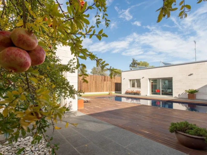 Villa moderna de una sola planta junto al club de golf en Vallromanes, Barcelona