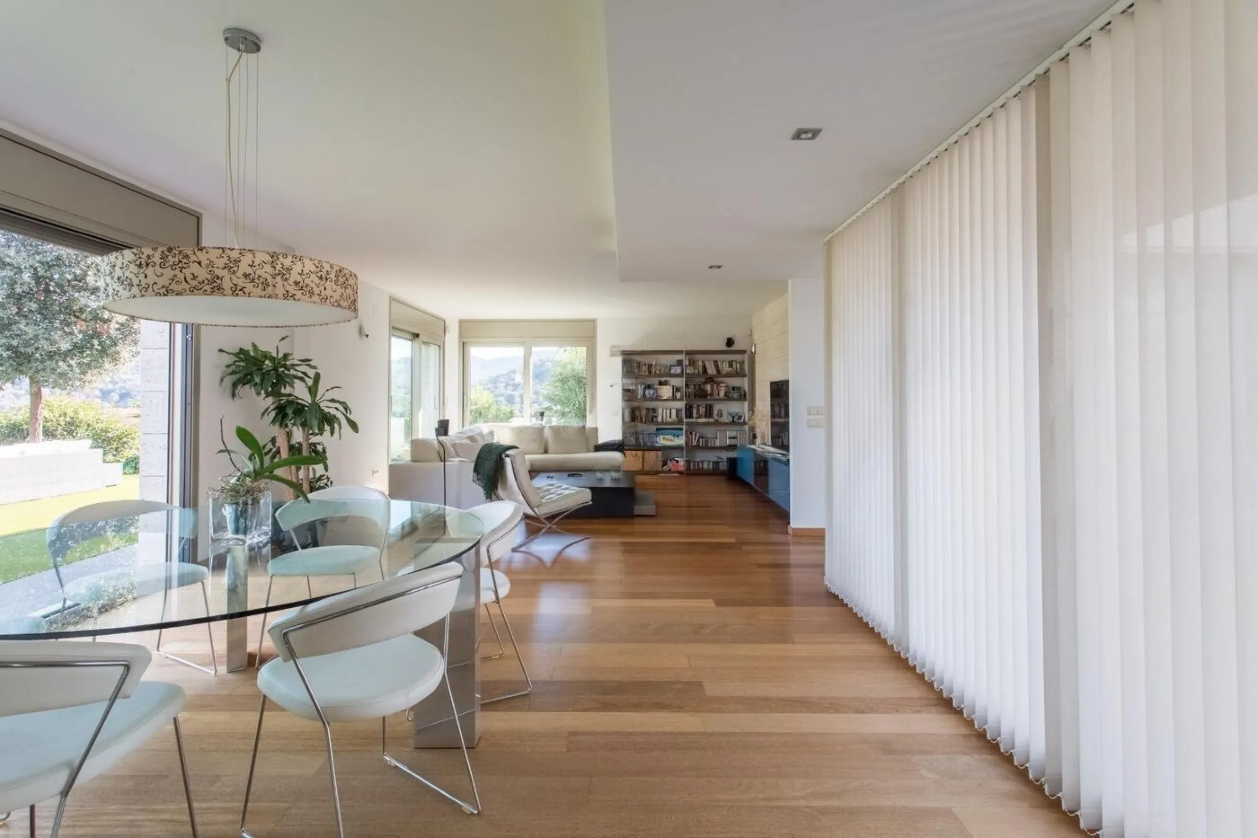 Villa moderna de una sola planta junto al club de golf en Vallromanes, Barcelona
