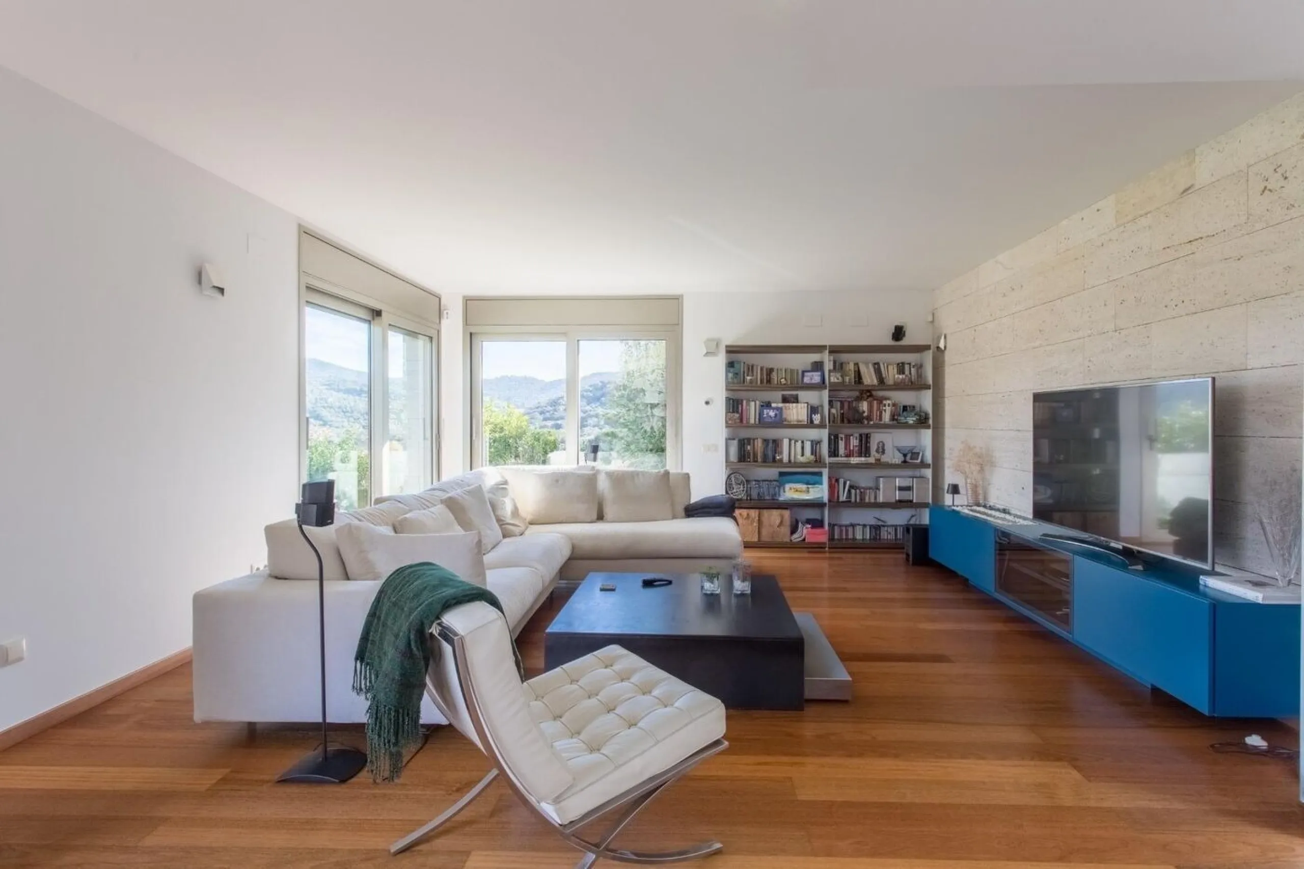 Villa moderna de una sola planta junto al club de golf en Vallromanes, Barcelona