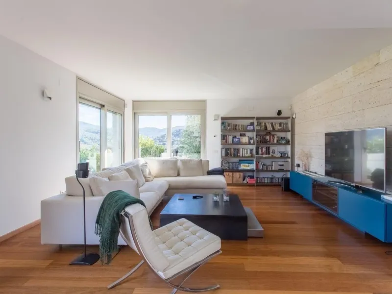 Villa moderna de una sola planta junto al club de golf en Vallromanes, Barcelona