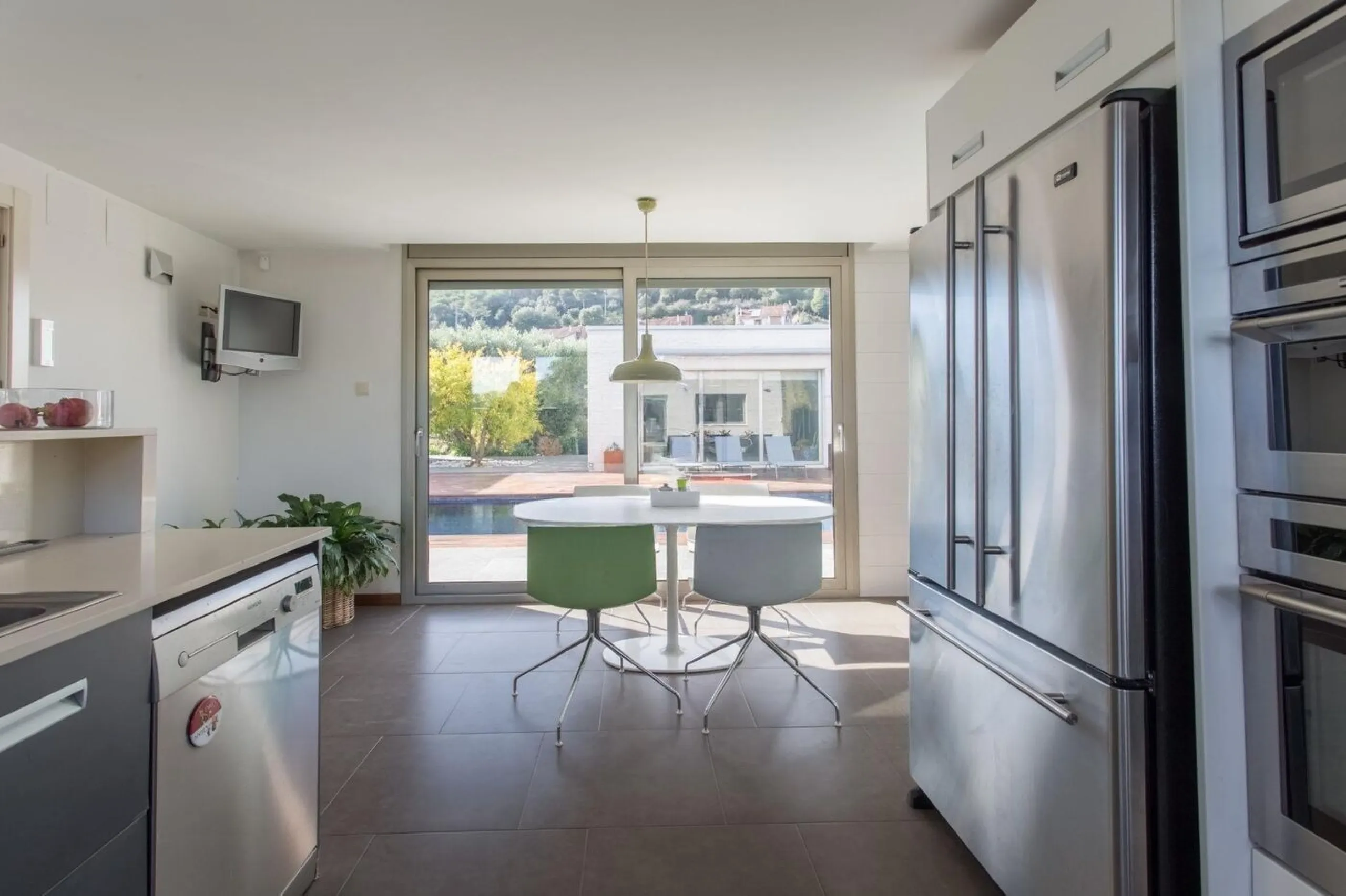 Villa moderna de una sola planta junto al club de golf en Vallromanes, Barcelona