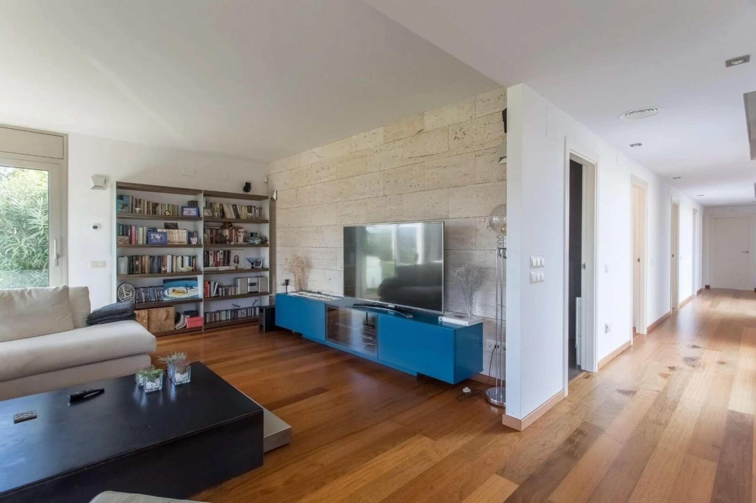 Villa moderna de una sola planta junto al club de golf en Vallromanes, Barcelona
