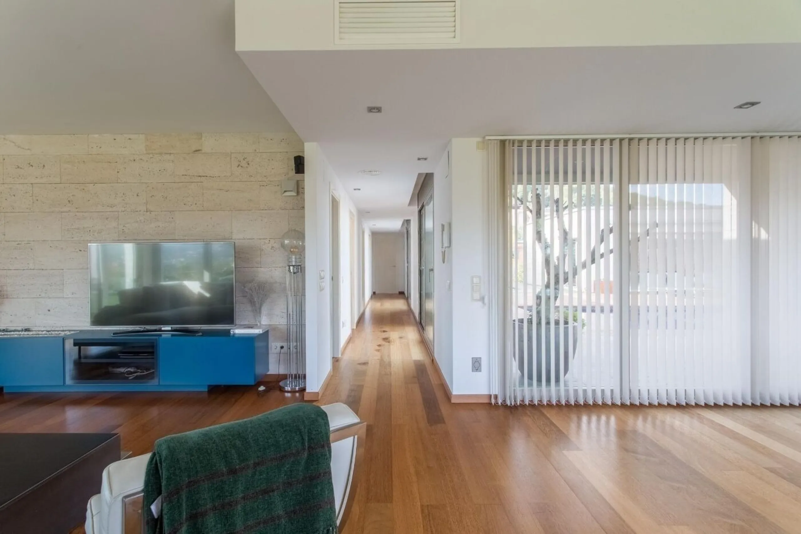 Villa moderna de una sola planta junto al club de golf en Vallromanes, Barcelona