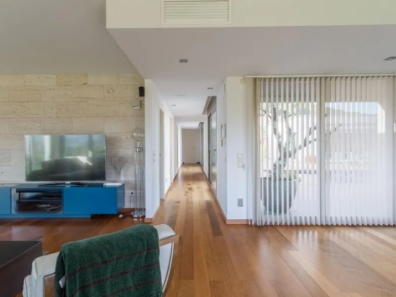Villa moderna de una sola planta junto al club de golf en Vallromanes, Barcelona