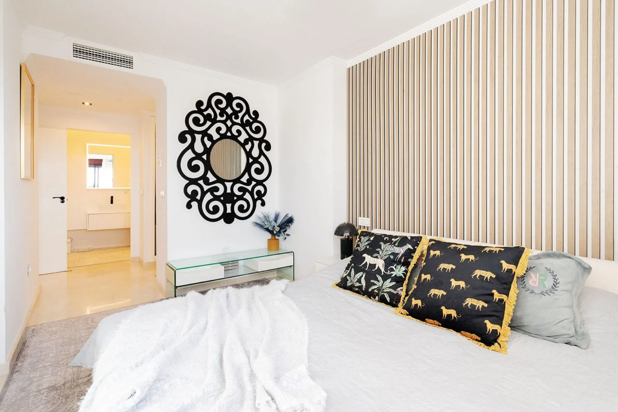 Appartment | Fully Renovated in 2025 | 3 Bedrooms • 3 Bathrooms • 150 m² Interior • 125 m² Exterior • Sunset Views