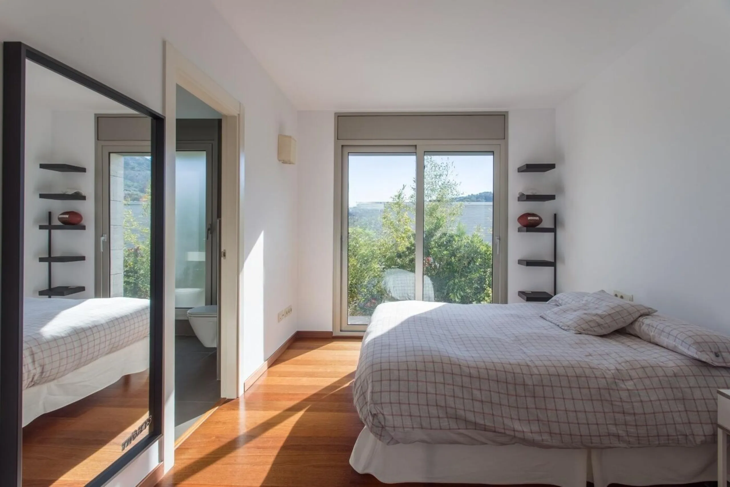 Villa moderna de una sola planta junto al club de golf en Vallromanes, Barcelona