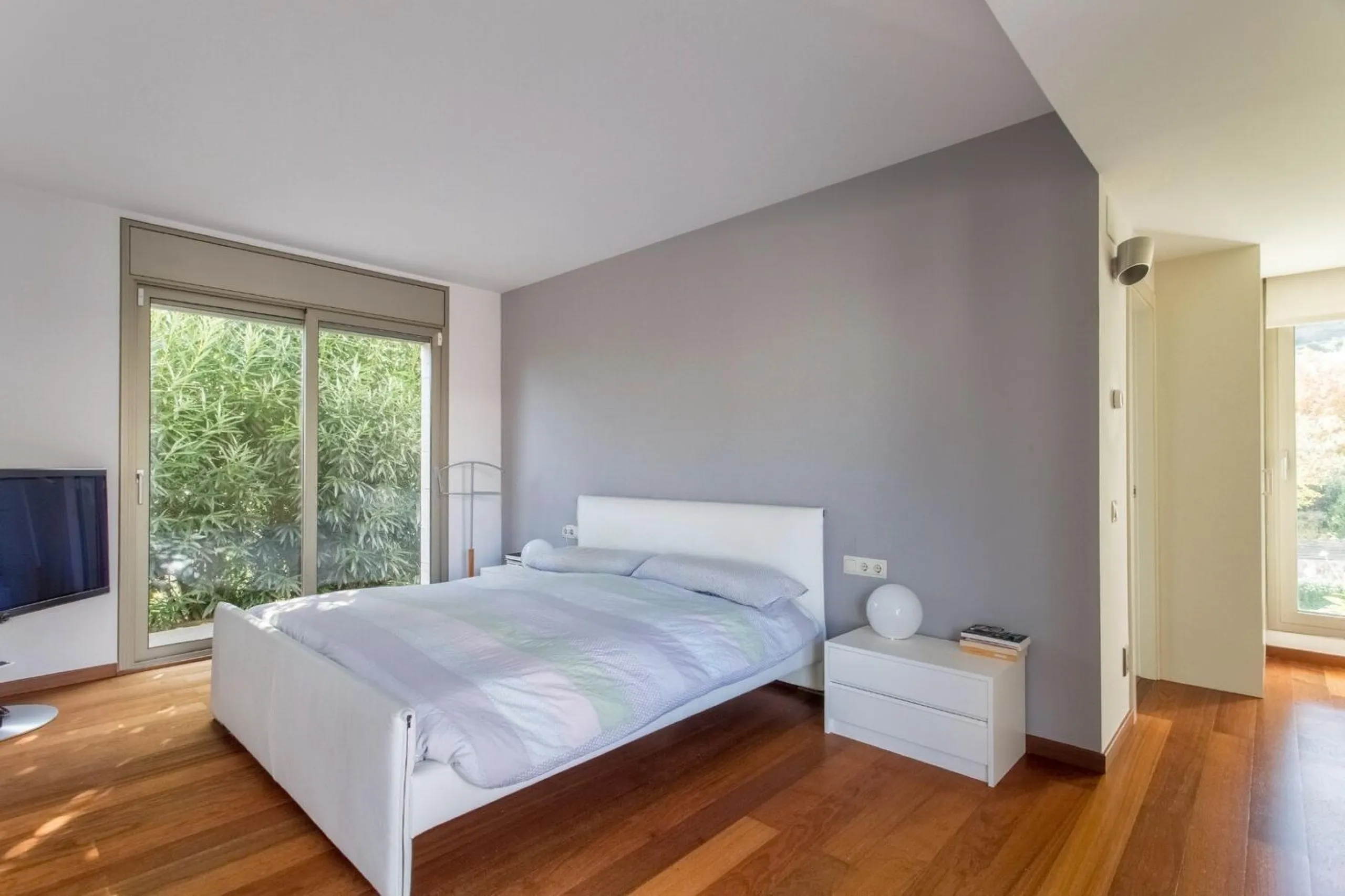 Villa moderna de una sola planta junto al club de golf en Vallromanes, Barcelona