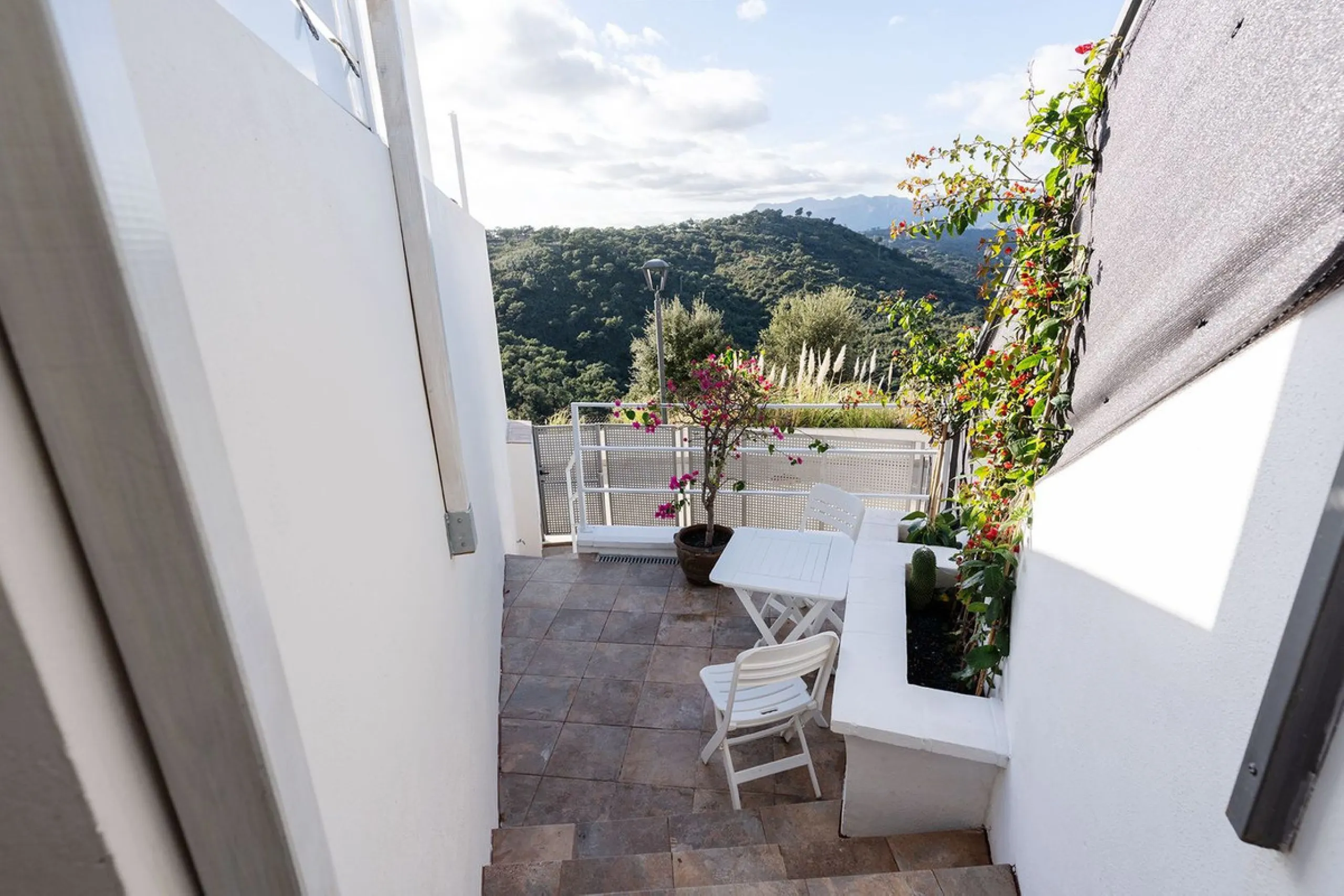 Appartment | Fully Renovated in 2025 | 3 Bedrooms • 3 Bathrooms • 150 m² Interior • 125 m² Exterior • Sunset Views