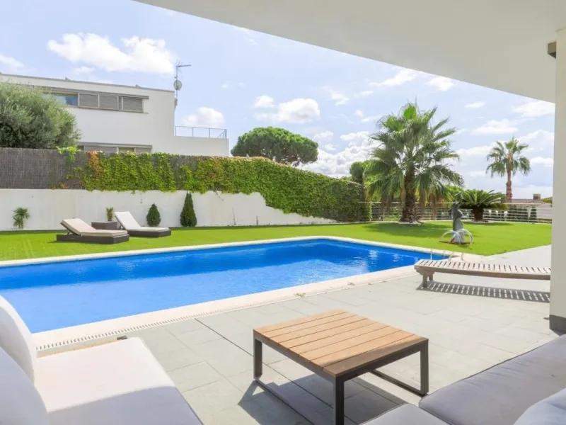 Elegante villa con vistas panorámicas al mar en Arenys de Mar, Barcelona