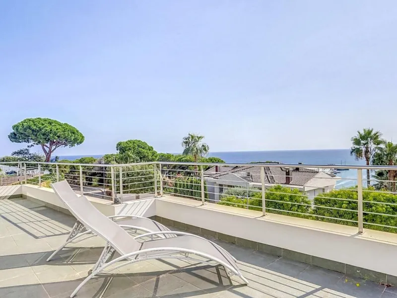 Elegante villa con vistas panorámicas al mar en Arenys de Mar, Barcelona