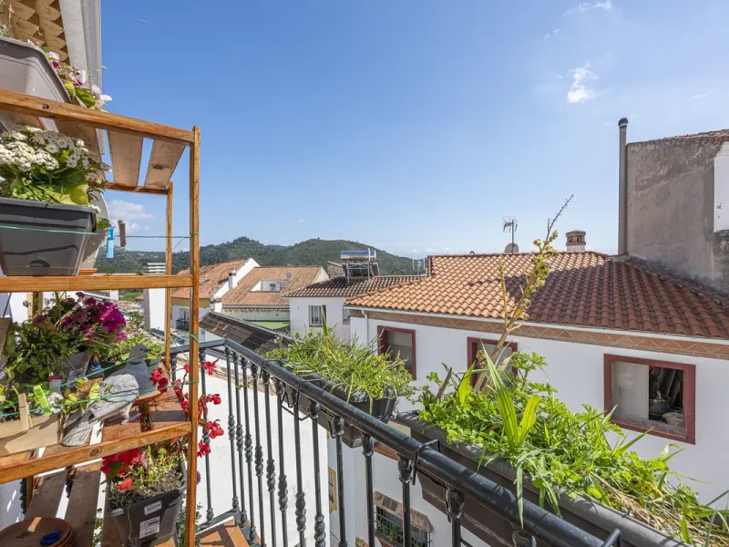 Beautiful duplex penthouse in the heart of Ojén with spectacular views