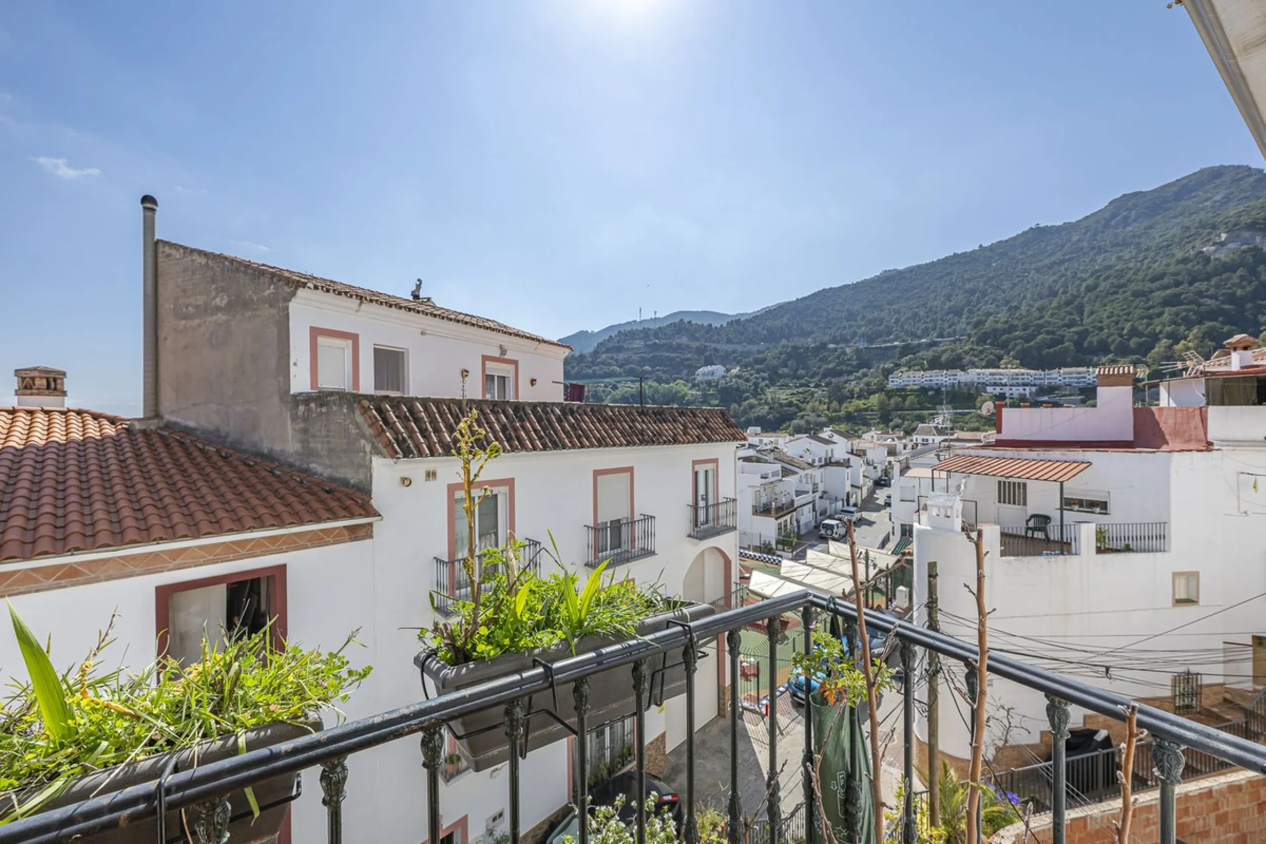 Beautiful duplex penthouse in the heart of Ojén with spectacular views