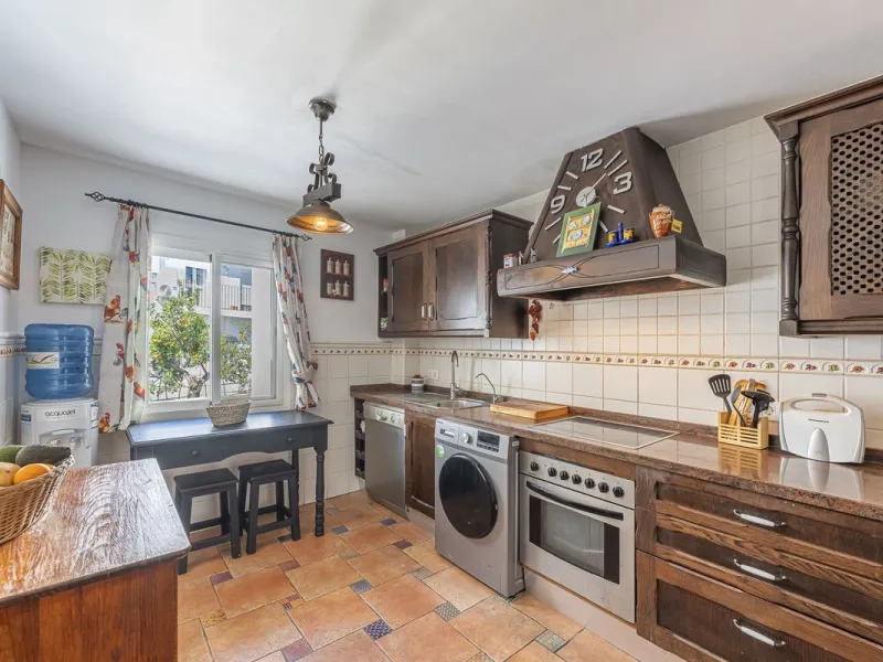 Beautiful duplex penthouse in the heart of Ojén with spectacular views