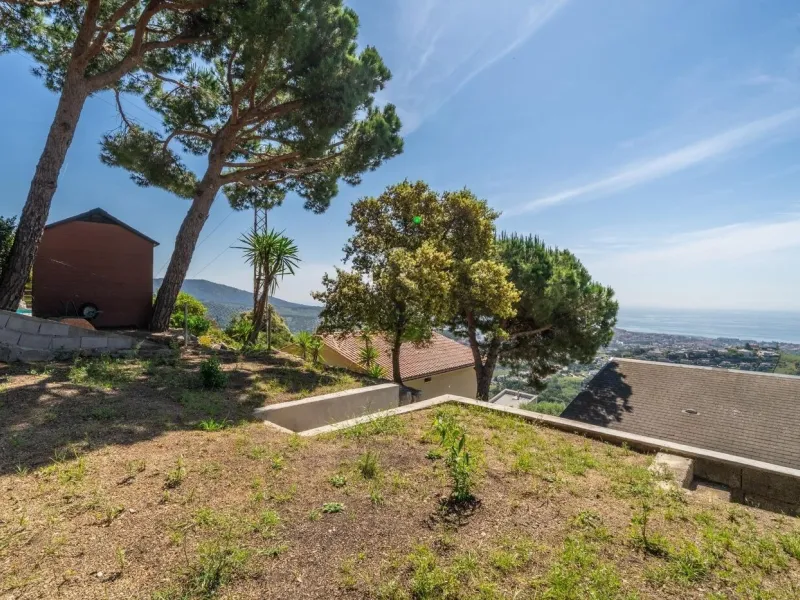 Villa exclusiva con vistas panorámicas al mar en Alella
