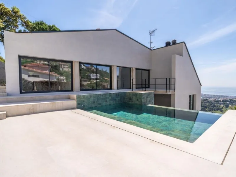 Villa exclusiva con vistas panorámicas al mar en Alella