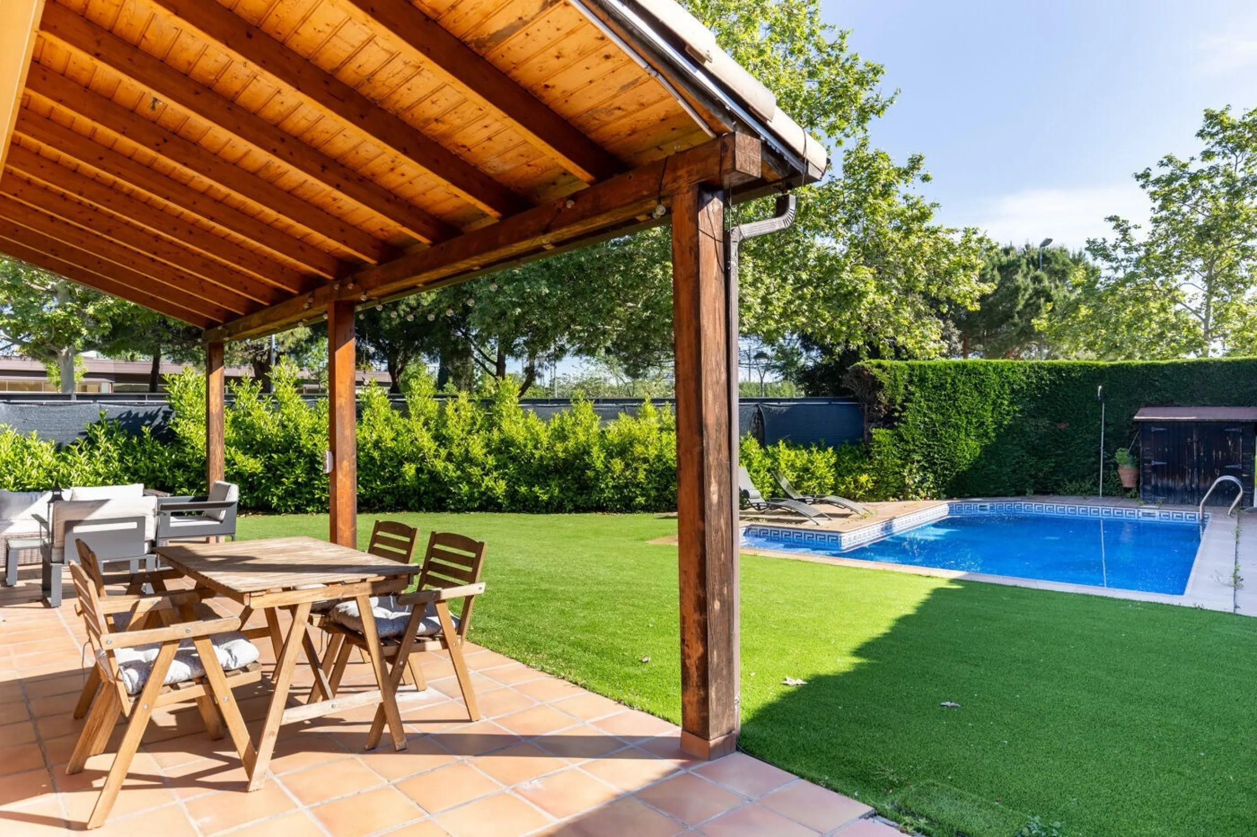 Elegant Semi-Detached Home with Garden and Pool in Sant Cugat del Valles, Barcelona