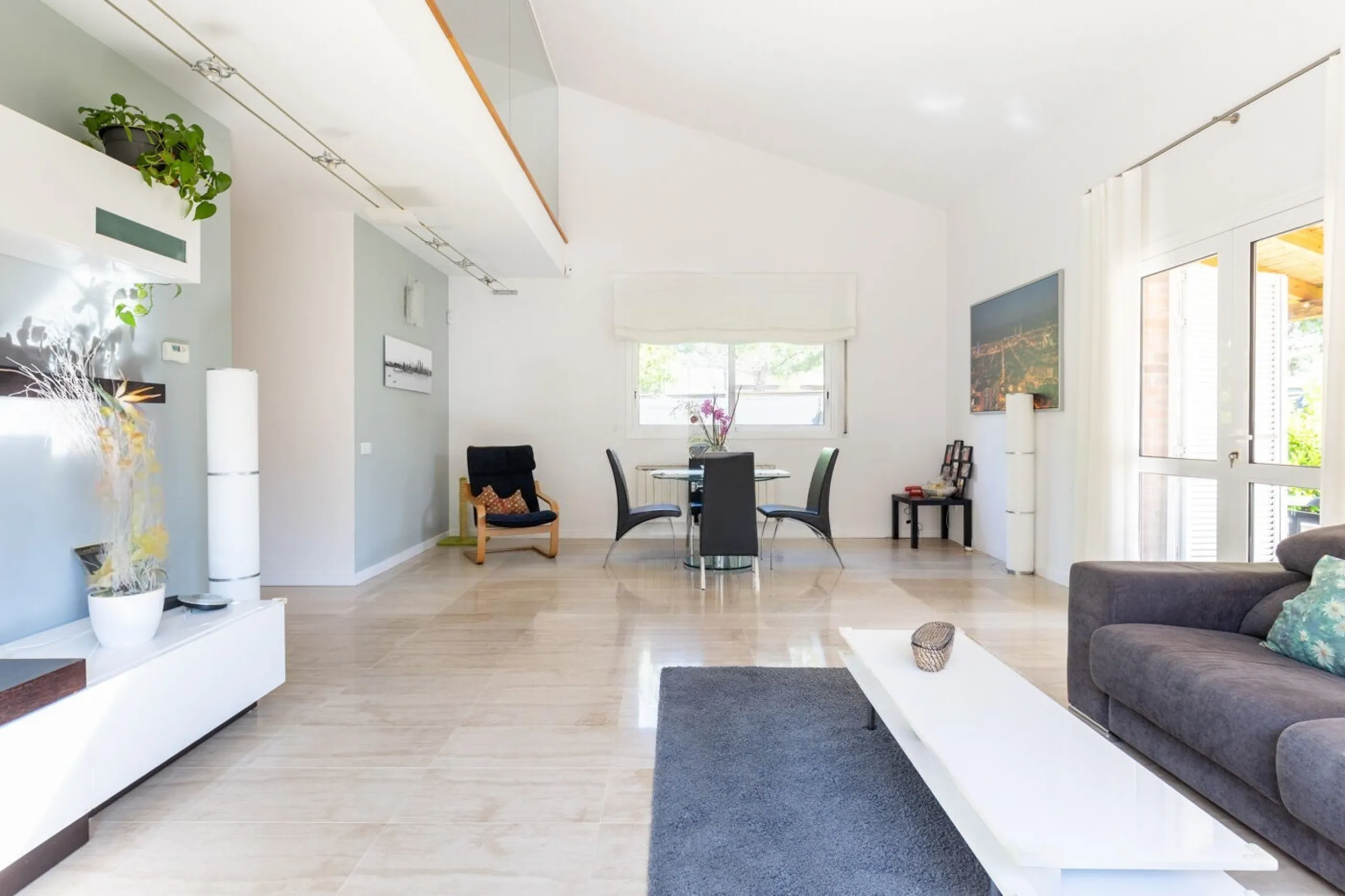 Elegant Semi-Detached Home with Garden and Pool in Sant Cugat del Valles, Barcelona