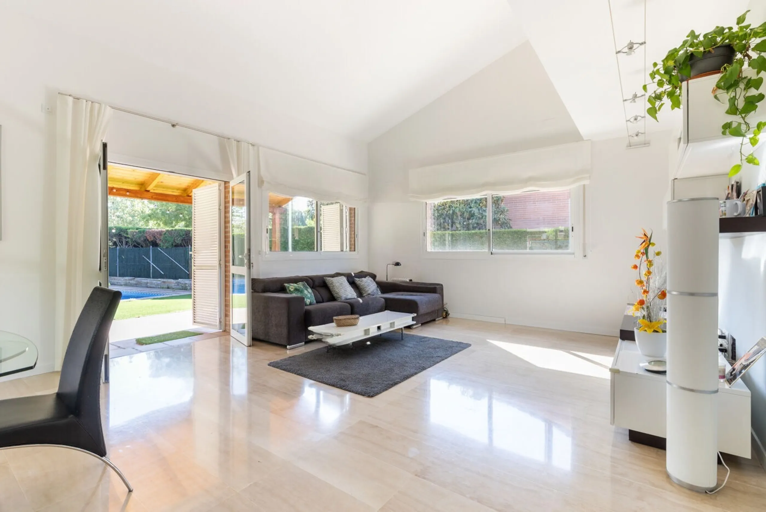 Elegant Semi-Detached Home with Garden and Pool in Sant Cugat del Valles, Barcelona