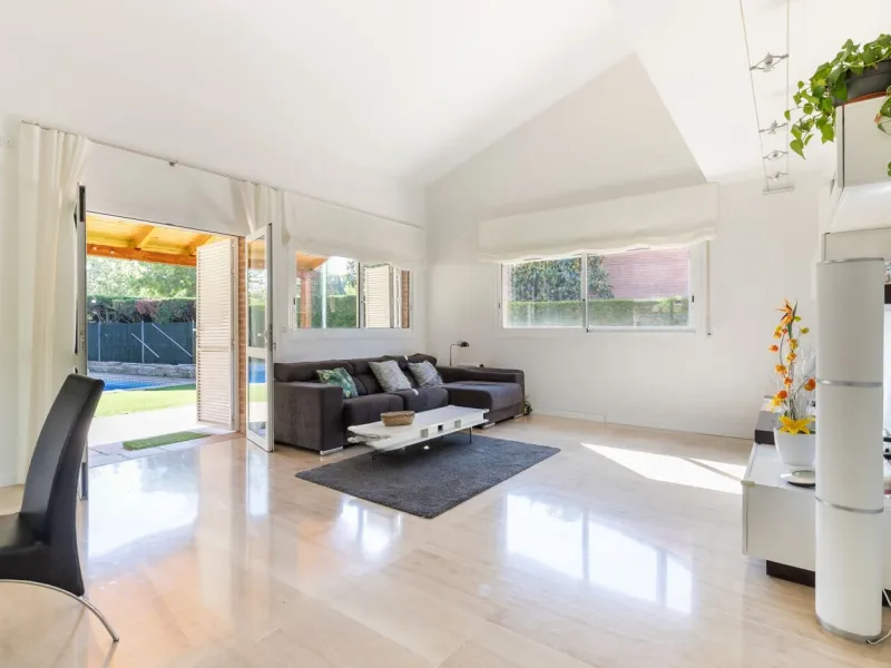 Elegant Semi-Detached Home with Garden and Pool in Sant Cugat del Valles, Barcelona