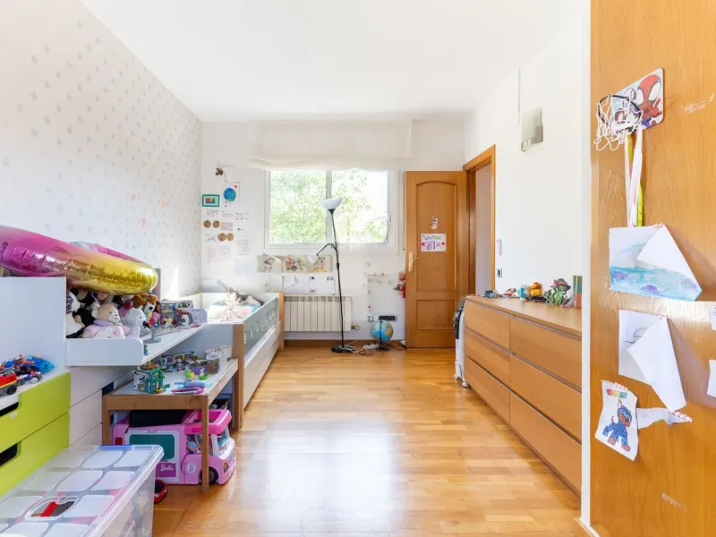 Elegant Semi-Detached Home with Garden and Pool in Sant Cugat del Valles, Barcelona
