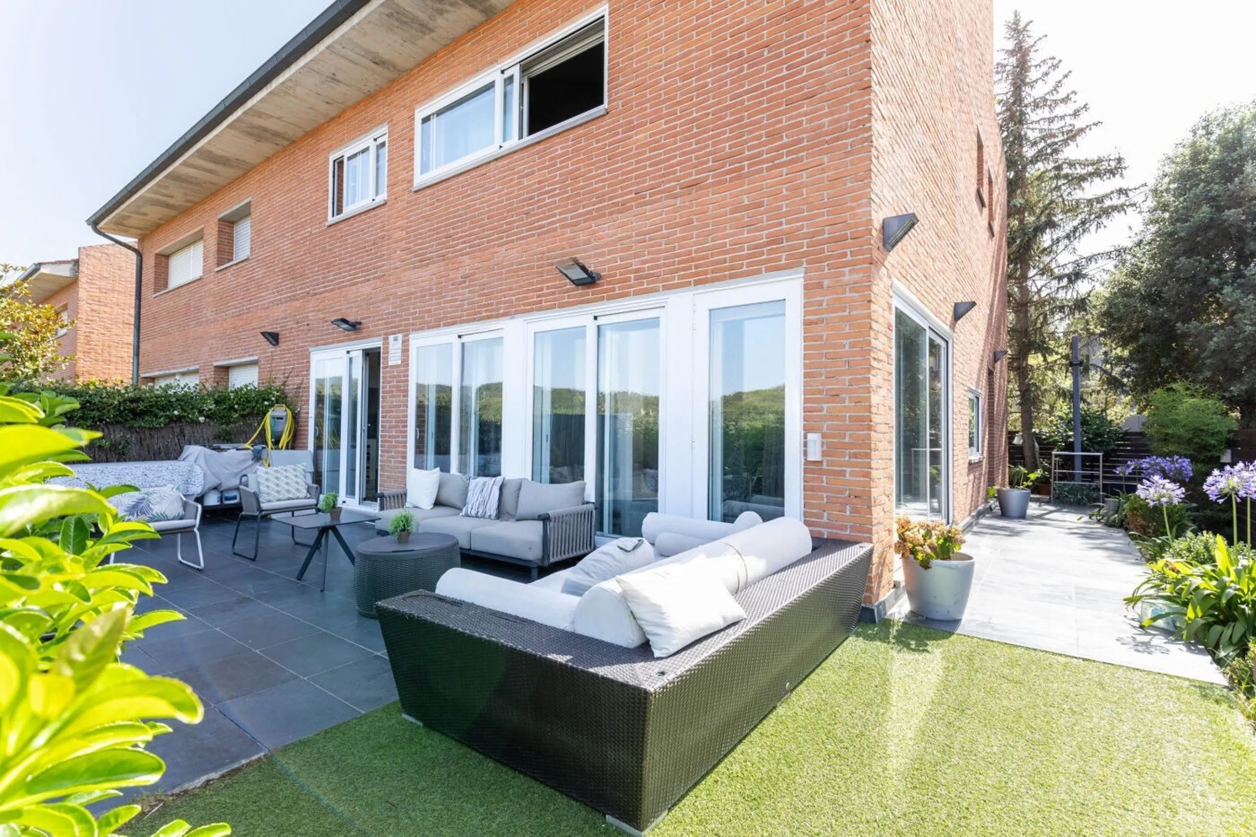 Casa de lujo con jardín y piscina en Sant Cugat del Valles, Barcelona