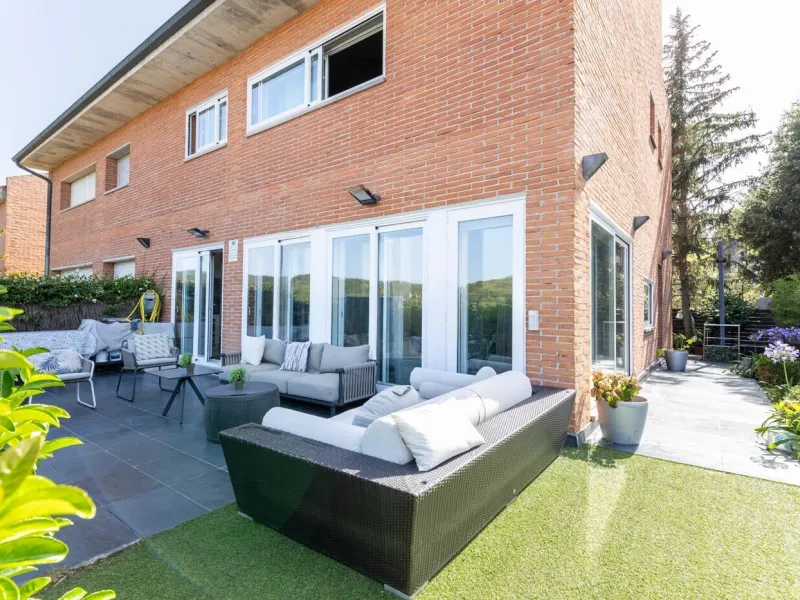 Casa de lujo con jardín y piscina en Sant Cugat del Valles, Barcelona