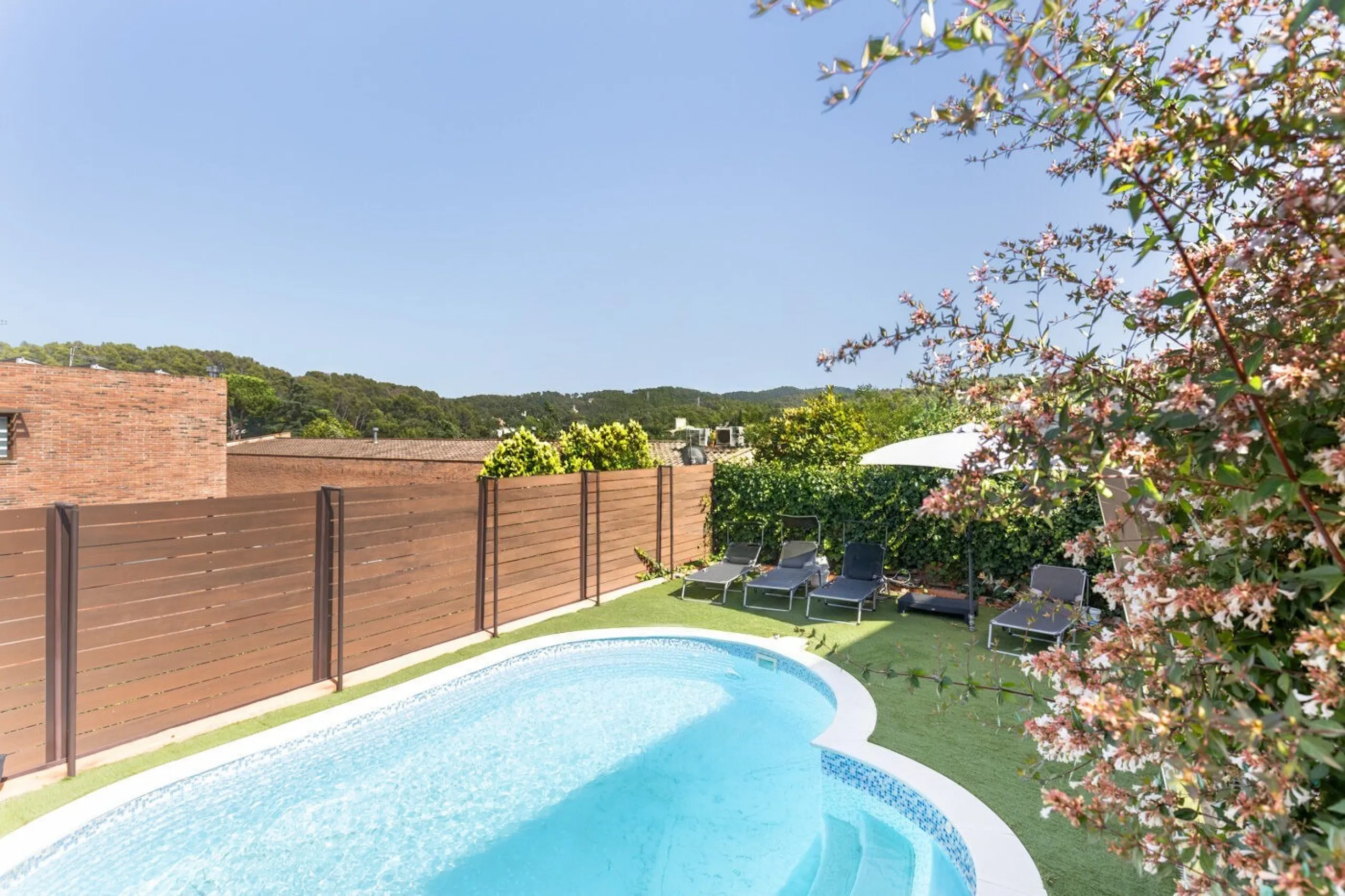 Casa de lujo con jardín y piscina en Sant Cugat del Valles, Barcelona