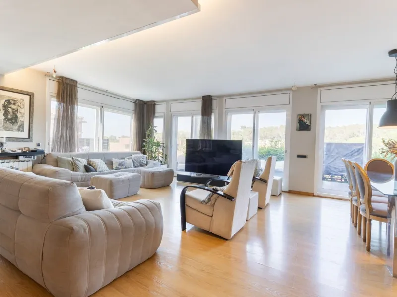Casa de lujo con jardín y piscina en Sant Cugat del Valles, Barcelona
