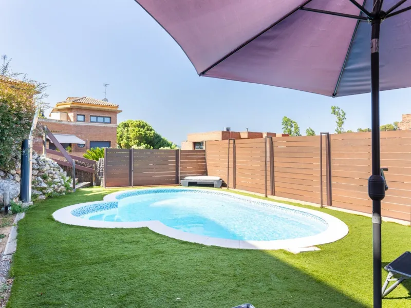 Casa de lujo con jardín y piscina en Sant Cugat del Valles, Barcelona