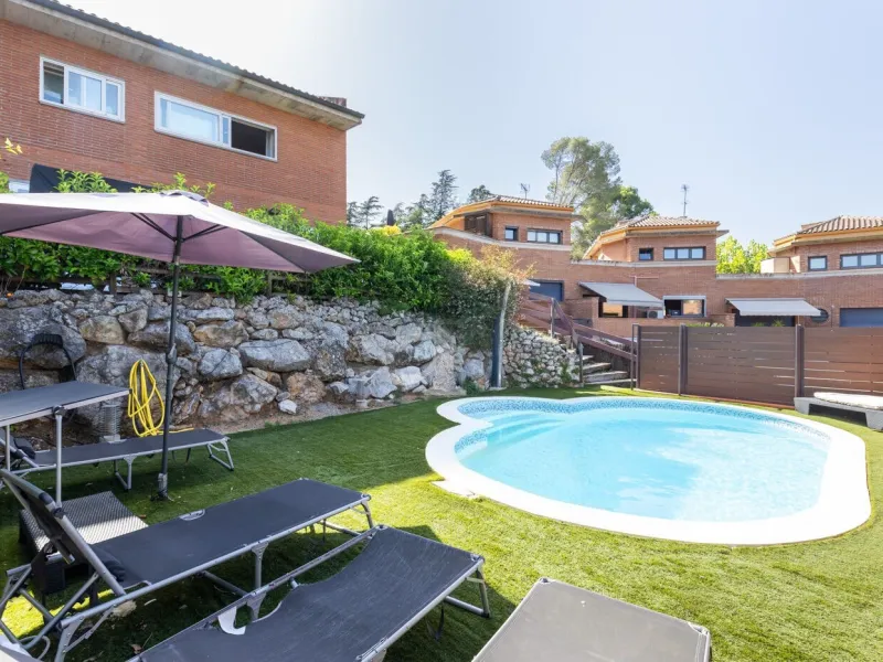 Casa de lujo con jardín y piscina en Sant Cugat del Valles, Barcelona