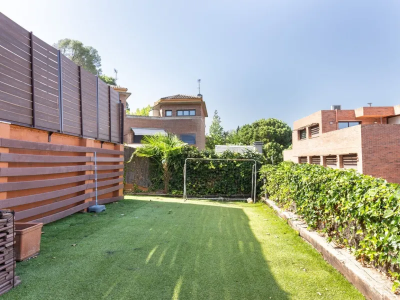 Casa de lujo con jardín y piscina en Sant Cugat del Valles, Barcelona